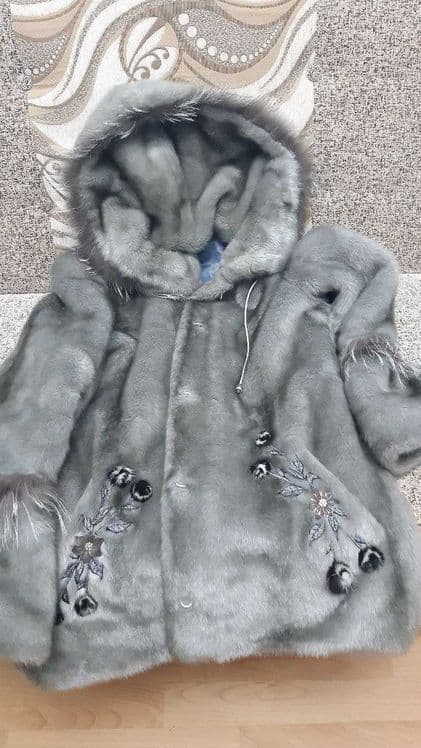 ПОЛУШУБОК женский с капюшоном почти новый — 2