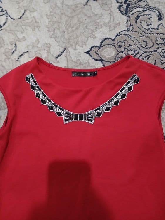 Qizil ayollar ko‘ylagi sotiladi — 2