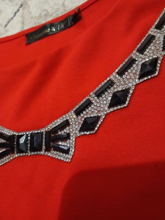Qizil ayollar ko‘ylagi sotiladi — 3