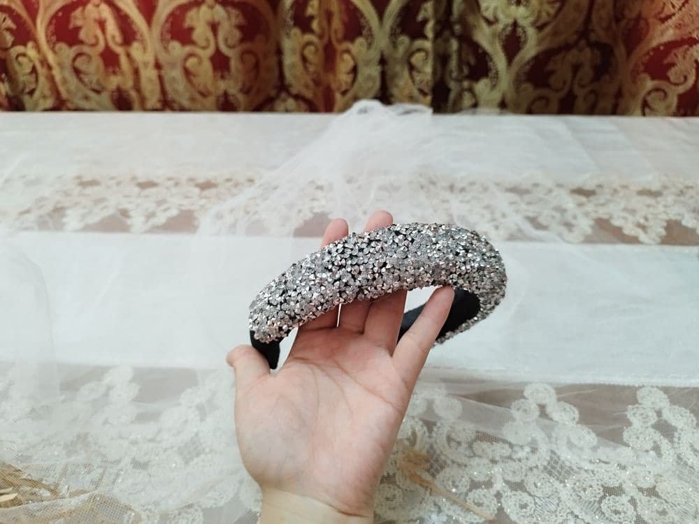 Abadok. Toshlar bilan bezatilgan — 6