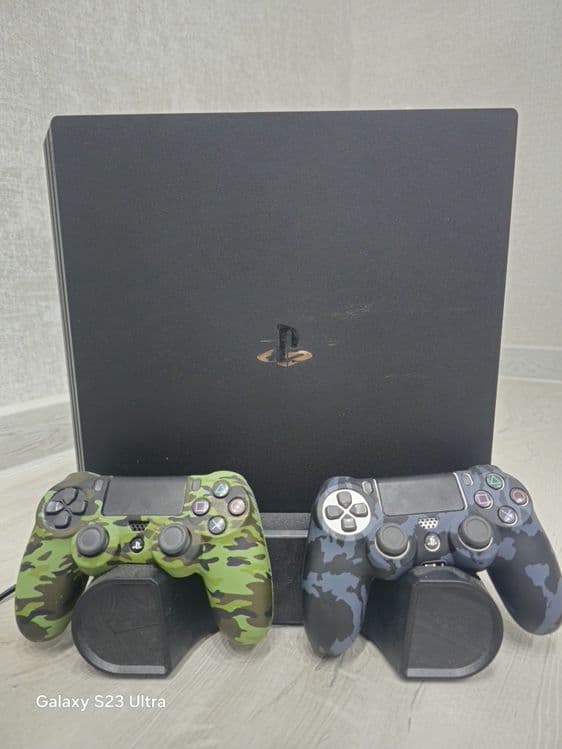 Продаётся Playstation 4 pro прошитая — 1