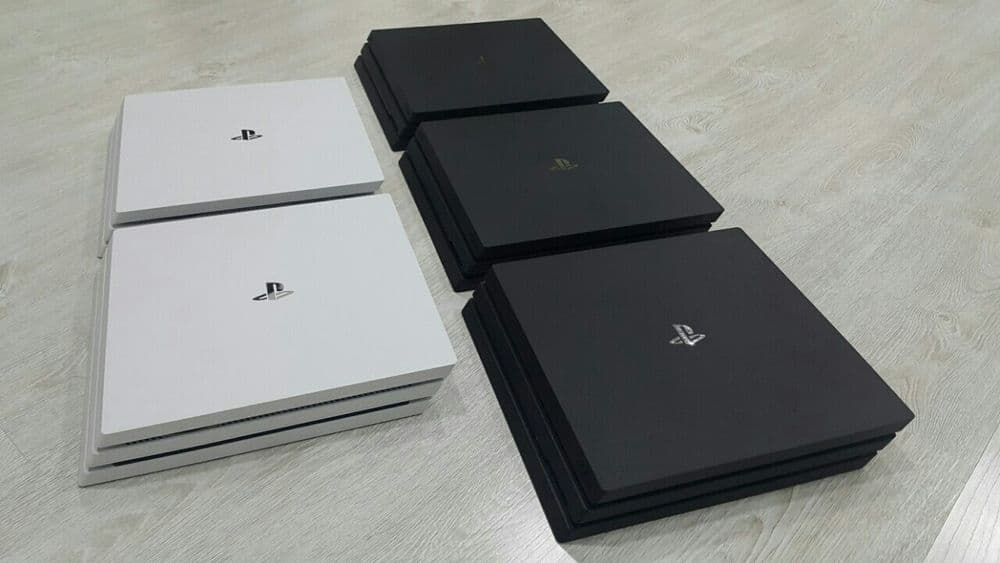Playstation 4 PRO { 4K }. HDR. 1.TB + GAMES. { Как НОВЫЙ }. — 2