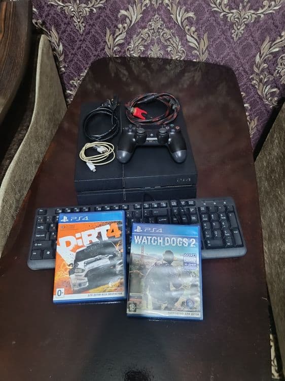 Продаю  Плэйстейшен  PS4. Свой — 7