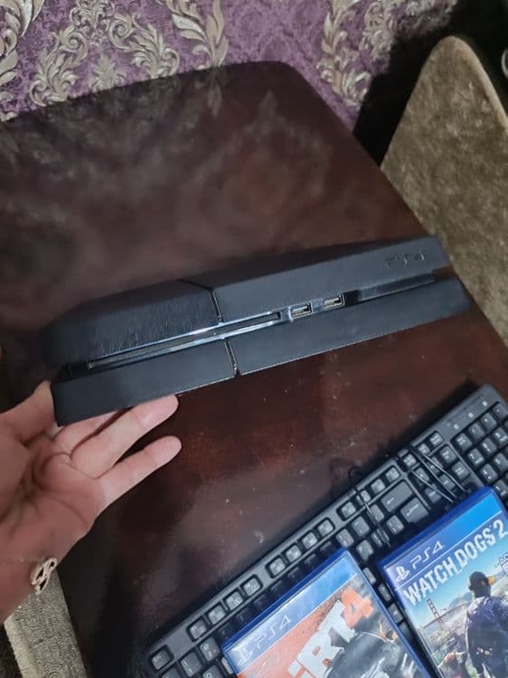 Продаю  Плэйстейшен  PS4. Свой — 10
