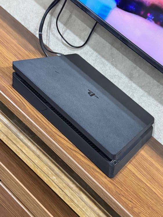 PlayStation 4 новая — 2