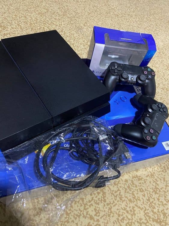 Playstation 4 fat — 1