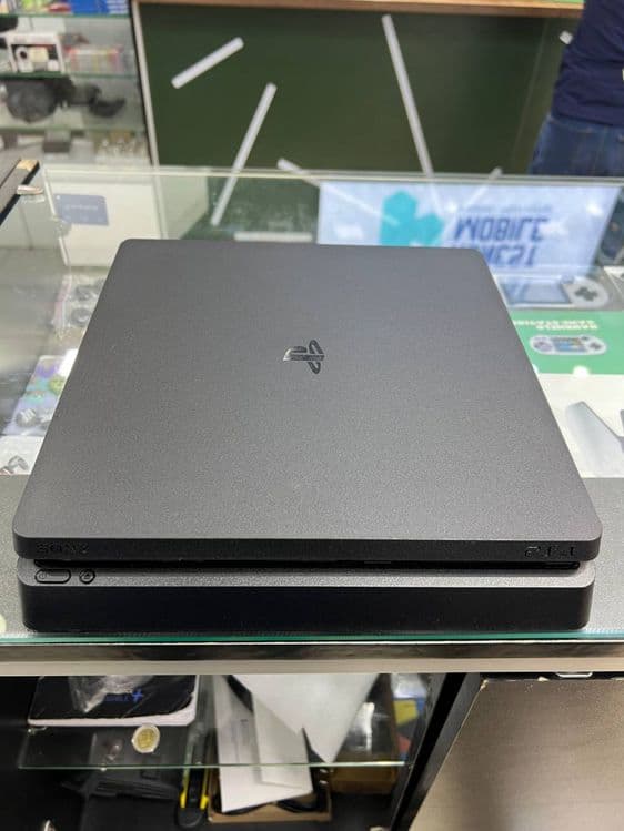 PlayStation4 slim — 5
