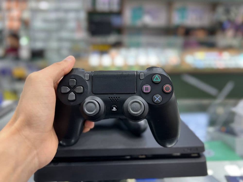 PlayStation4 slim — 6