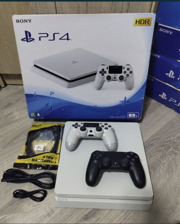 Рс4 слим 1TB HDR с играми 12-17 и один джестика оригинал — 1