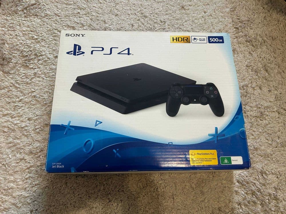 Продаю Play Station 4 (500GB slim) — 1