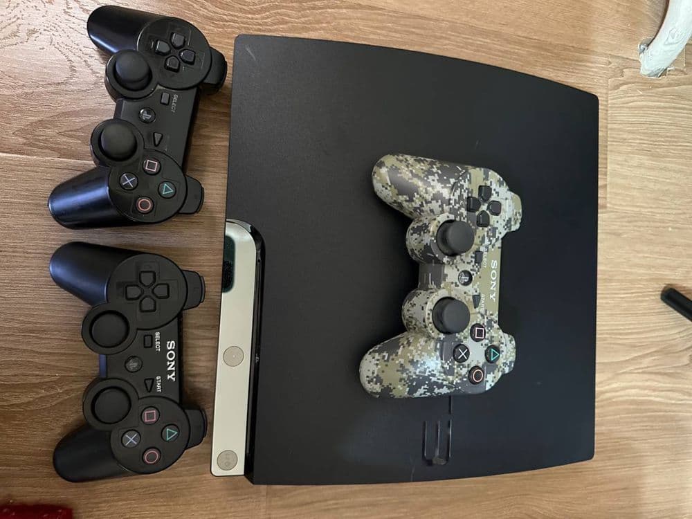Playstation 3 Slim/320gb. 3 ta pult — 3