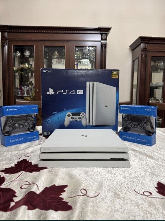 PlayStation  4-PRO.  1-TB.  "IDEAL"  ( 400-Games ) — 1