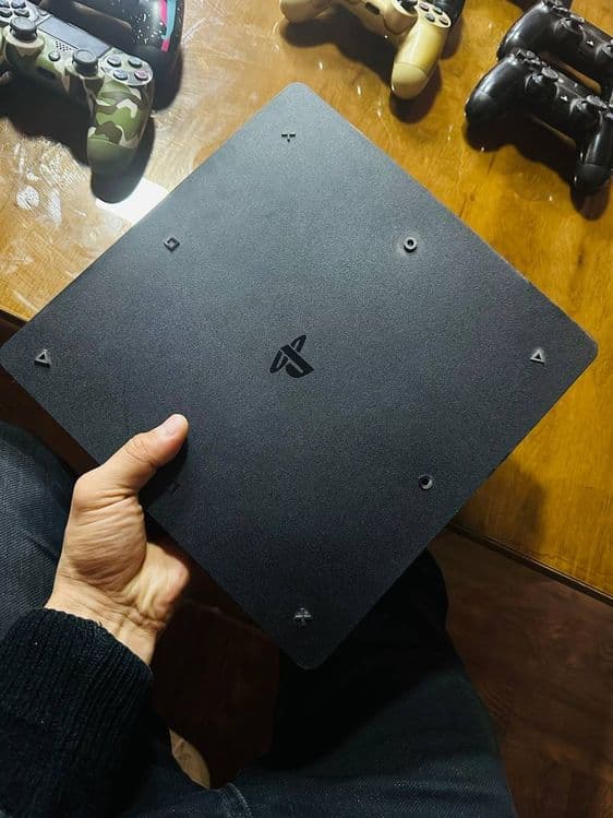 PlayStation Slim 1 TB — 3