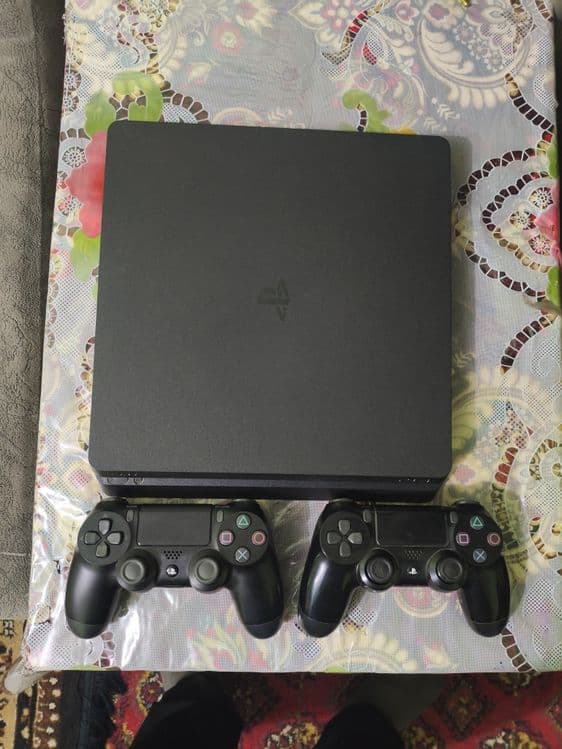 Playstation 4 slim 1tb — 2