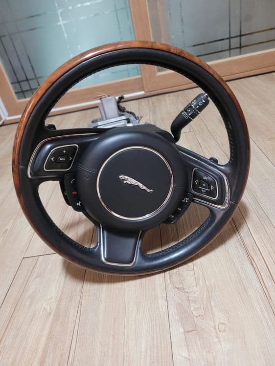 Продам руль от Jakuar xj 351 — 1