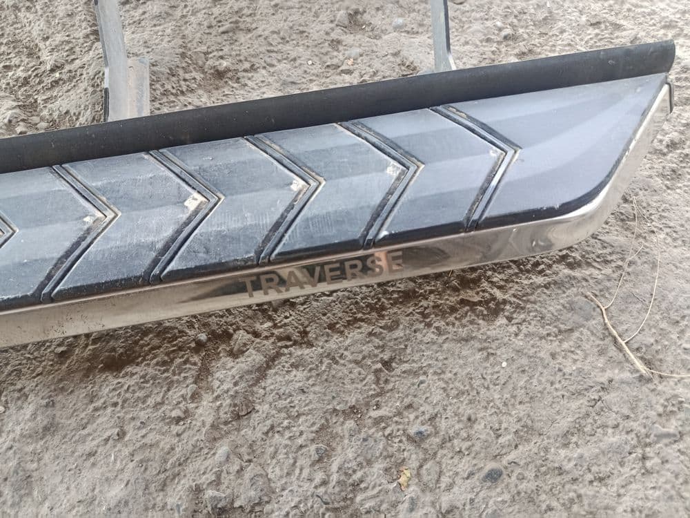 Парог Chevrolet Travers — 3