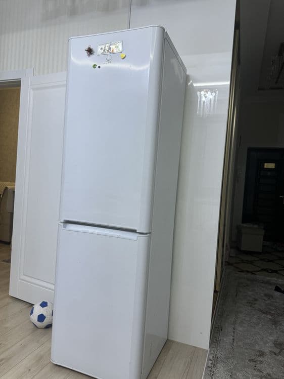 Холодильник Indesit — 2