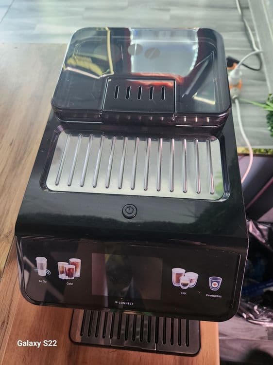 Кофемашина " Delonghi Eletta Explore ECAM" .