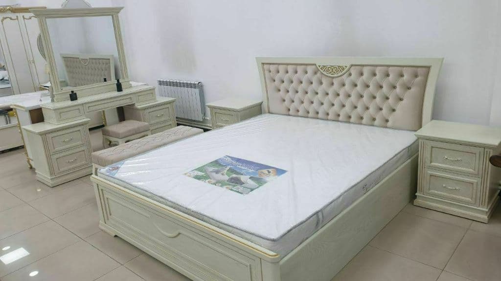 Kattalar Yotog mebili — 1