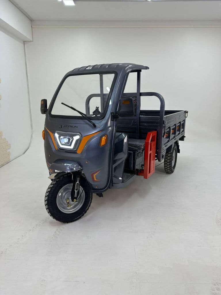 Uch g'ildirakli motoroller Yougo — 1