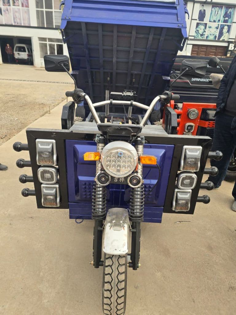YUK MOTOROLLER — 1