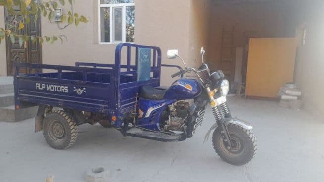 Uch g'ildirakli yuk motosikli — 1
