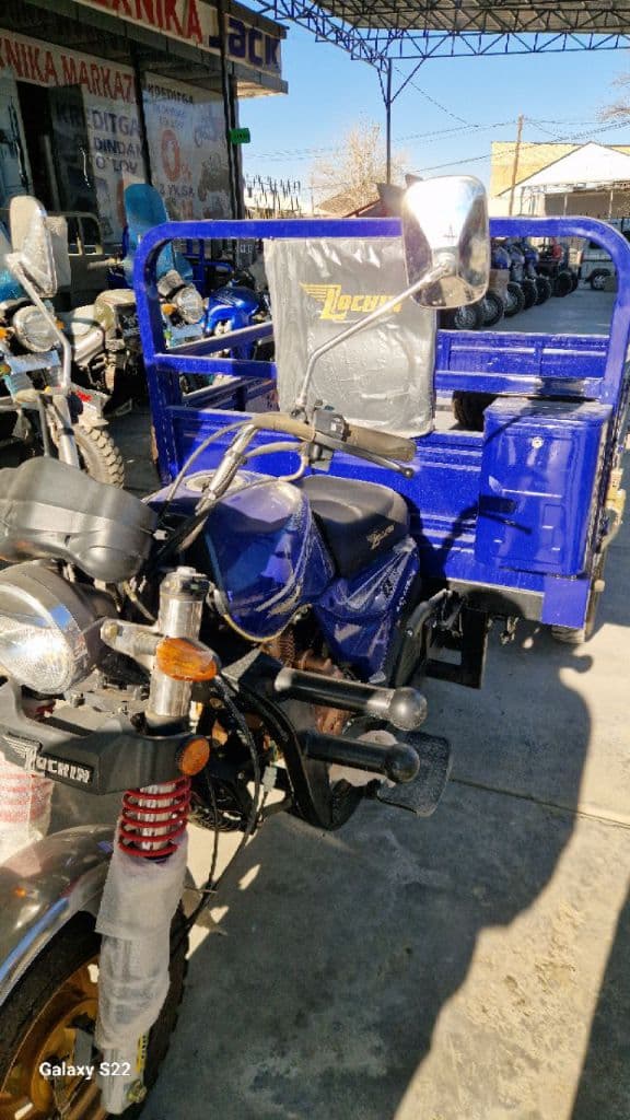 UCH G'ILDIRAKLI MOTOROLLERLAR — 1