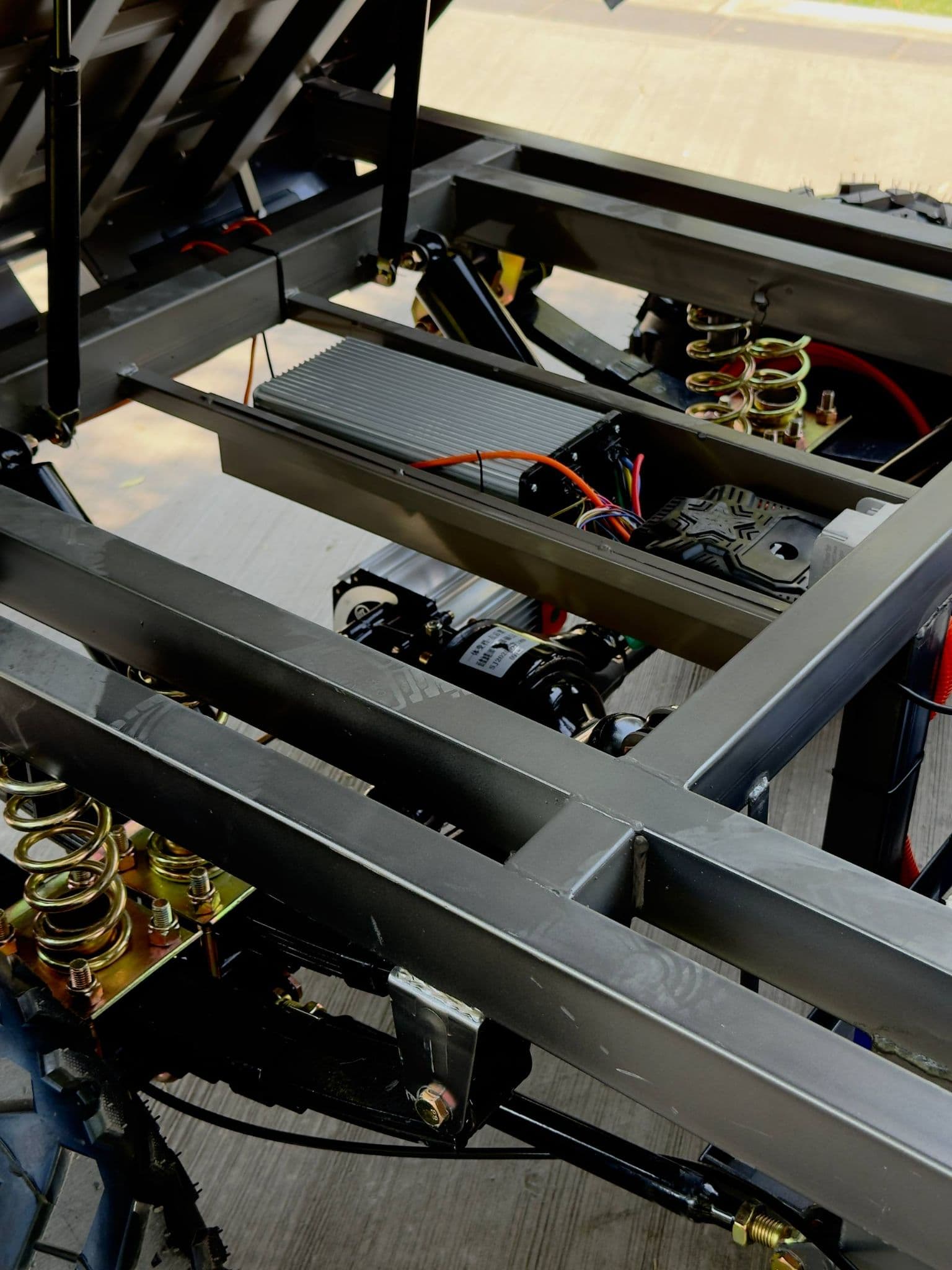 UCH G'ILDIRAKLI ELEKTROMOTOTRANSPORT — 1