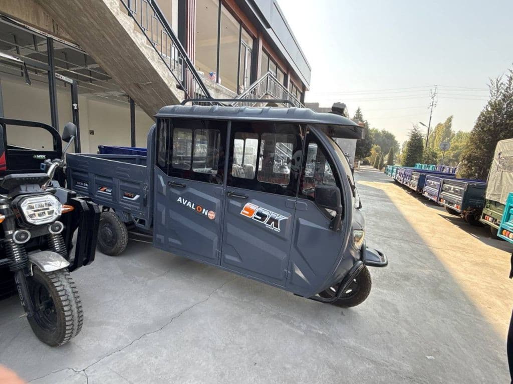 TO'RT O'RINDIQLI KABINKALI MOTOROLLER — 1