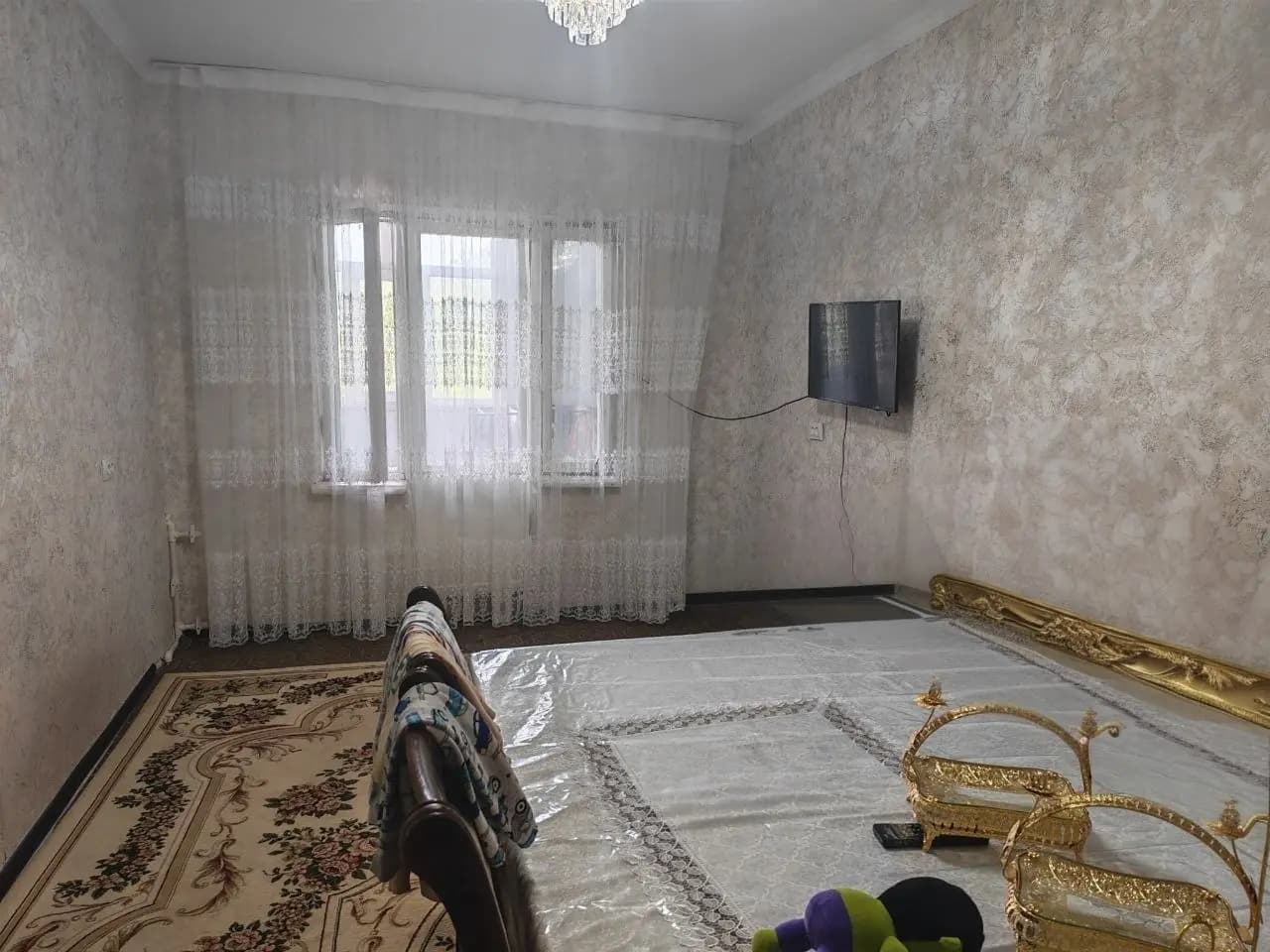 Chirchik shahar 8-Mikrarayonda 2-Xonali Uy sotiladi Yengi PLANIROVKA 57 kvadrat Balkon 2x6 uy o'zimniki 37y.e. — 1