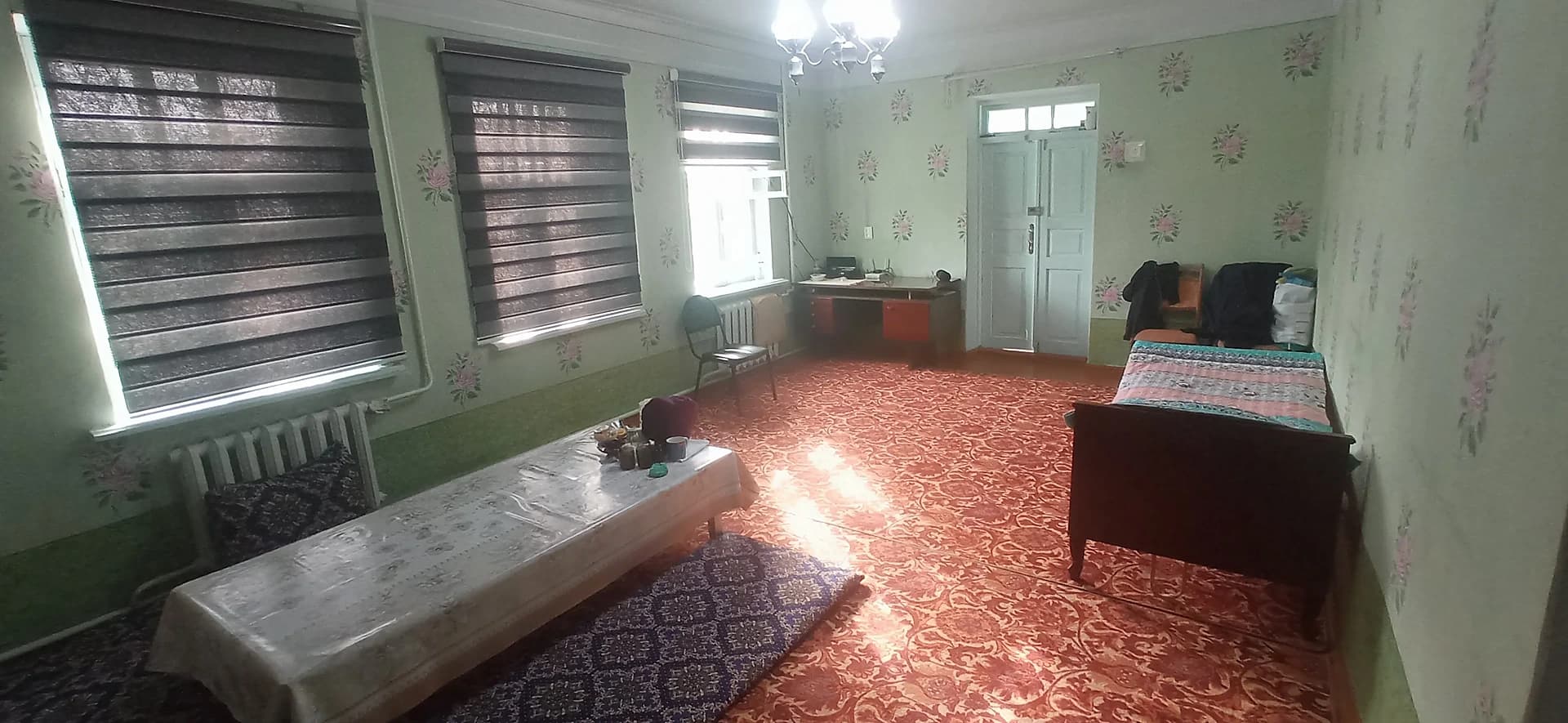 6 hona hovli uy, garaj ham bor, konalizatsiya bor. Uy yaxshi joyda sentr, maktab bog'ch, poliklinika yaqin — 1