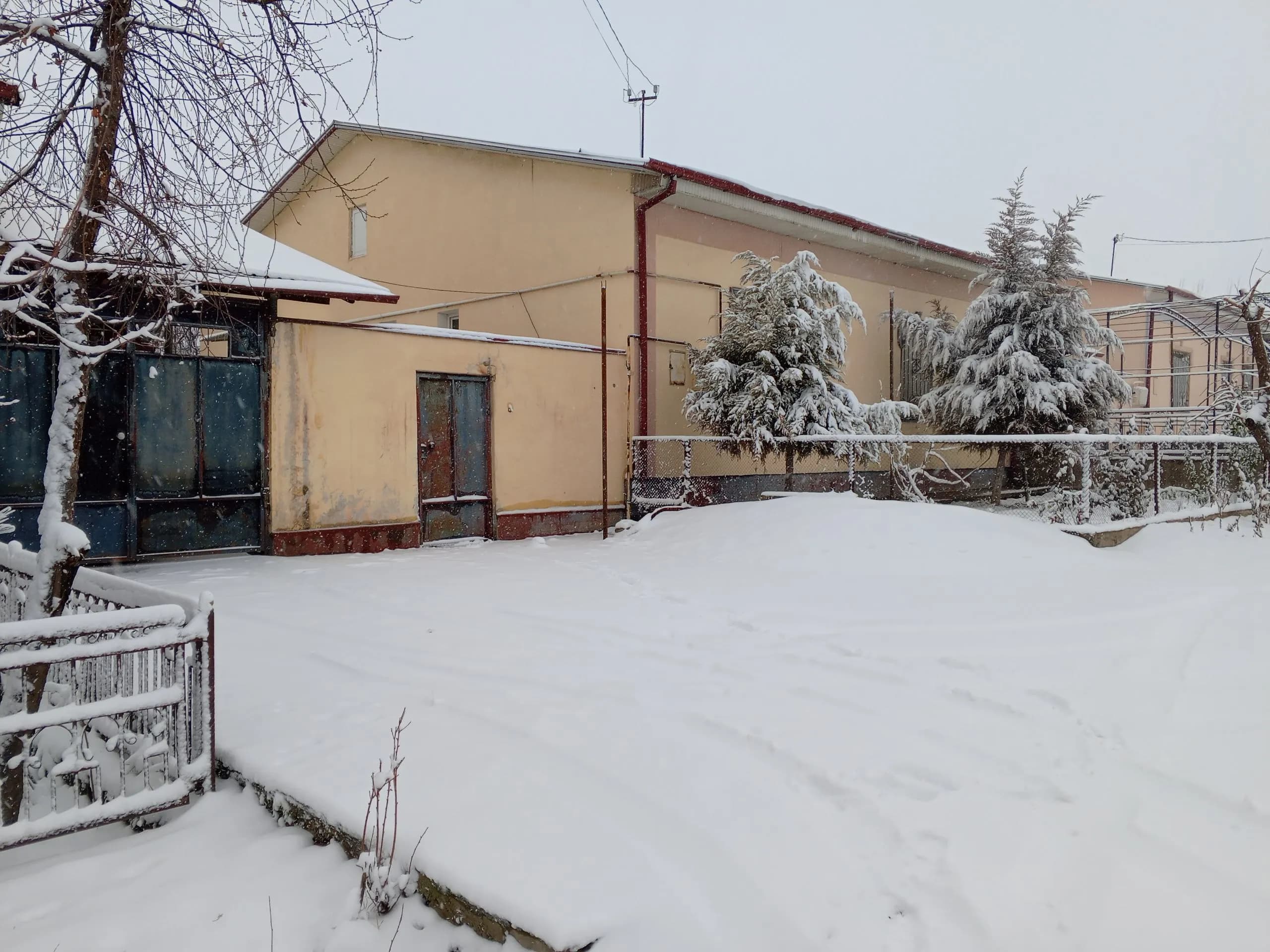 Yangiyöl tumani Halqabod mostga yetmasi yöl yuzidagi kottedjlar — 1