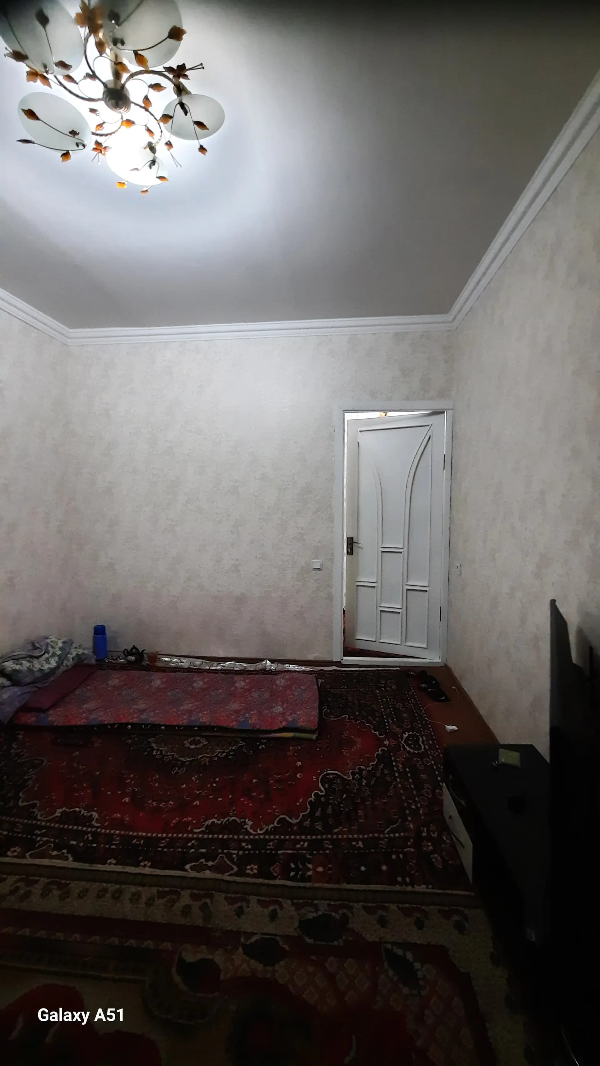 Срочно продаётся на Бадамзаре 1/3/4 бывщая общежития. — 1