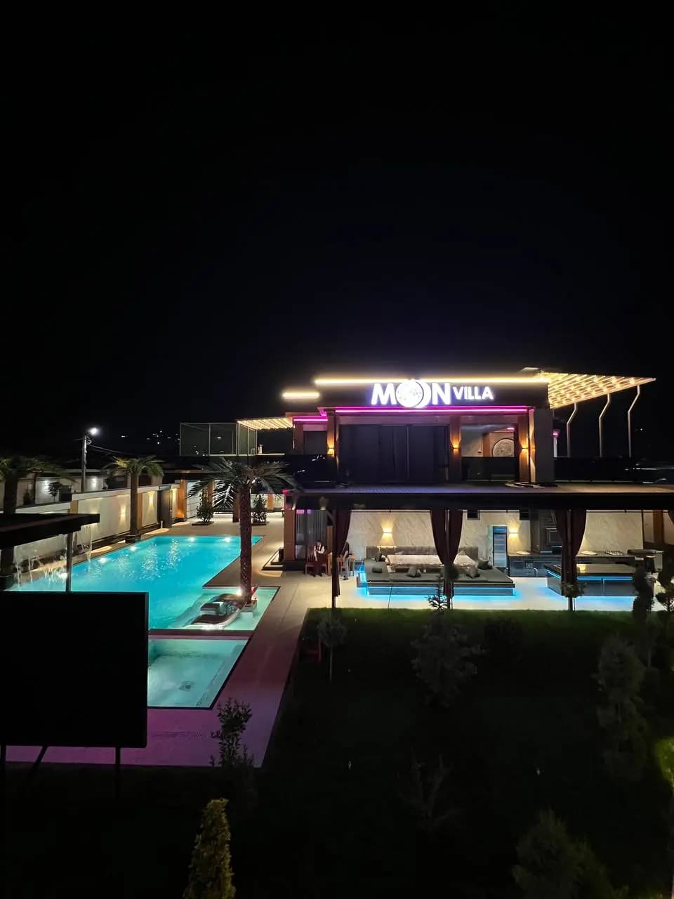 Moon villa — 1