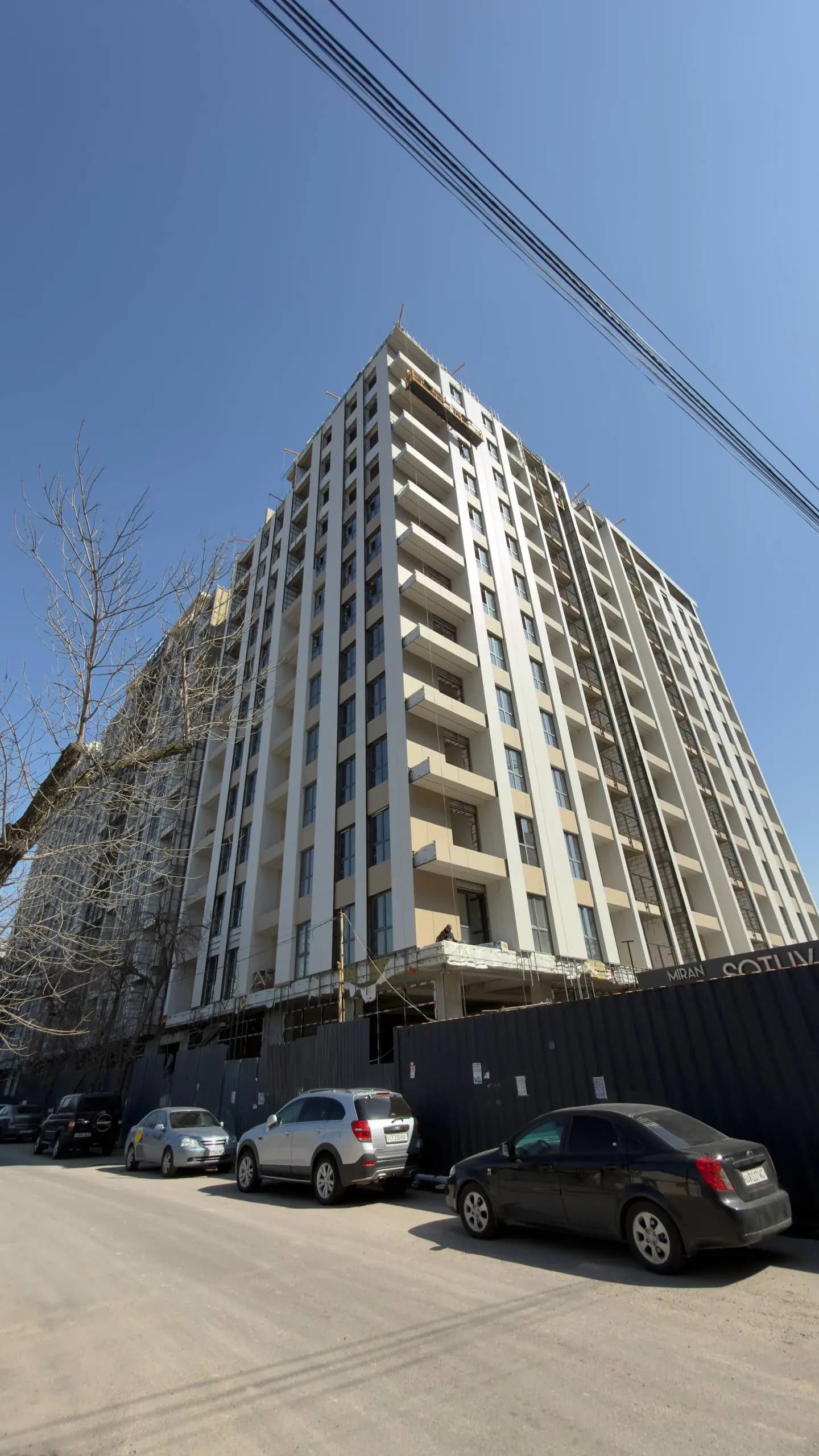 Продаётся квартира Район Мирабад ор: Паспортини стол новостройка 13 этажли уй 9 этаж 2- ком 52.6м2 — 1