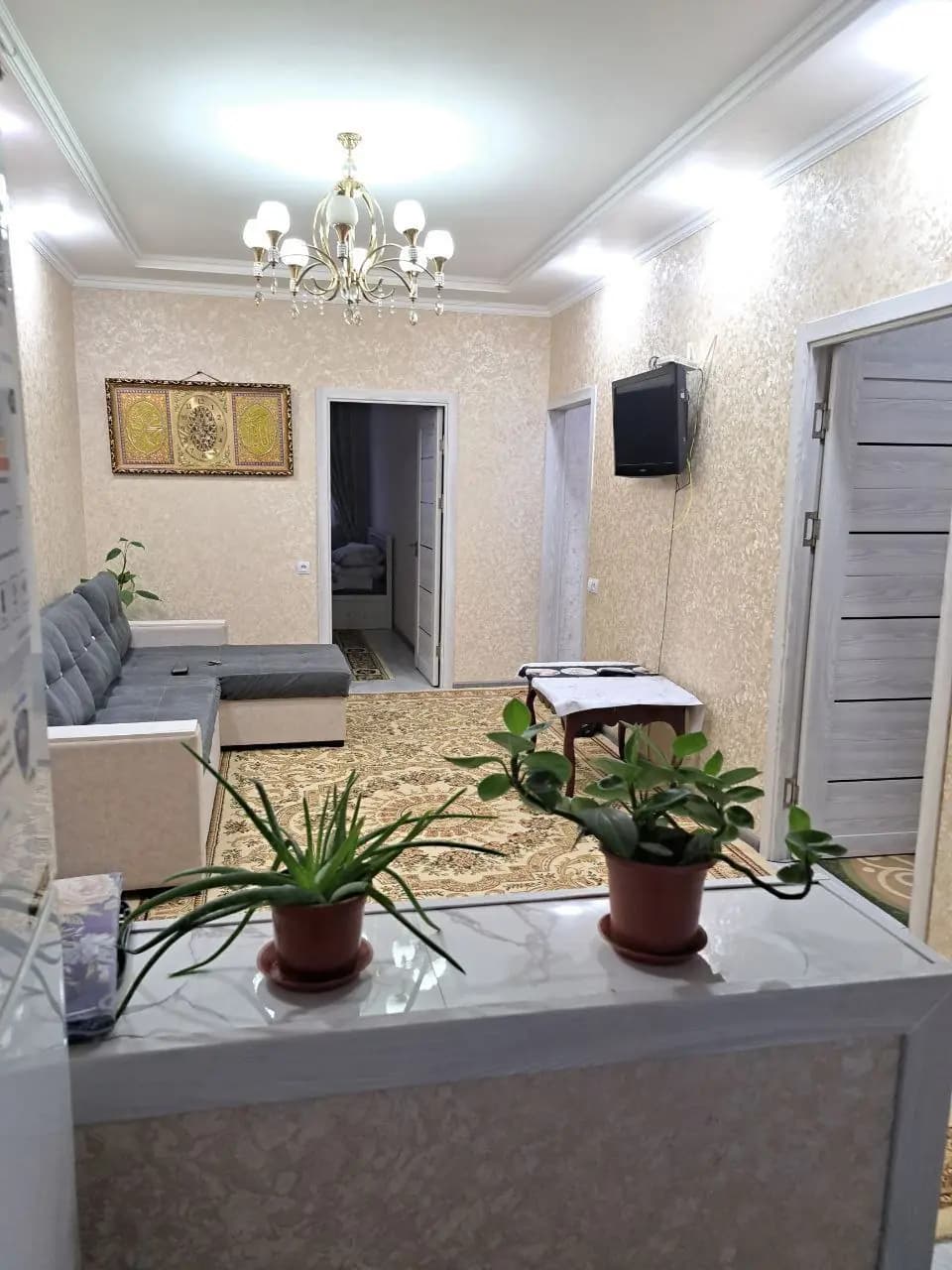 ТОЛЬКО для Семьи С Официальным ЗАГСом!!!  Сдаю квартиру 24/7 — 1