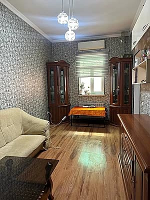 Продается участок из 3х комнат с двориком  престижном районе по цене квартиры заходи живи — 1
