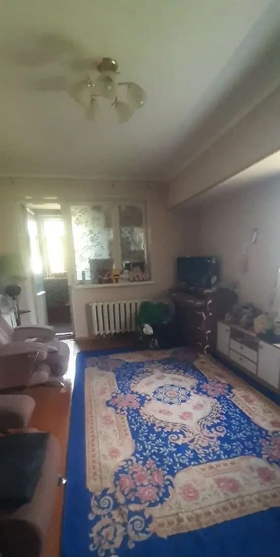 Yunsobod Sampida 1*2 1/4/4/42 kv