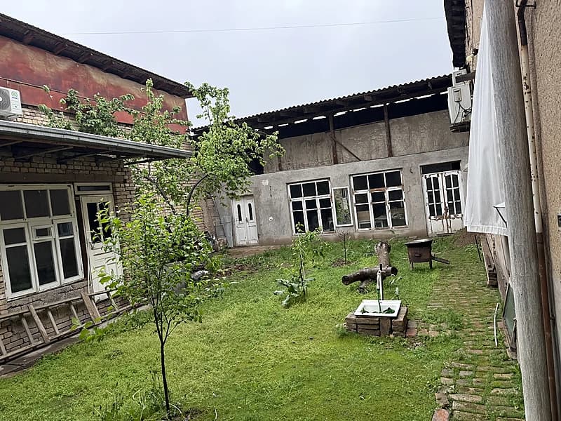 2-роддом рупарасида 1-линия сотилади (фасад факат йулак) — 1
