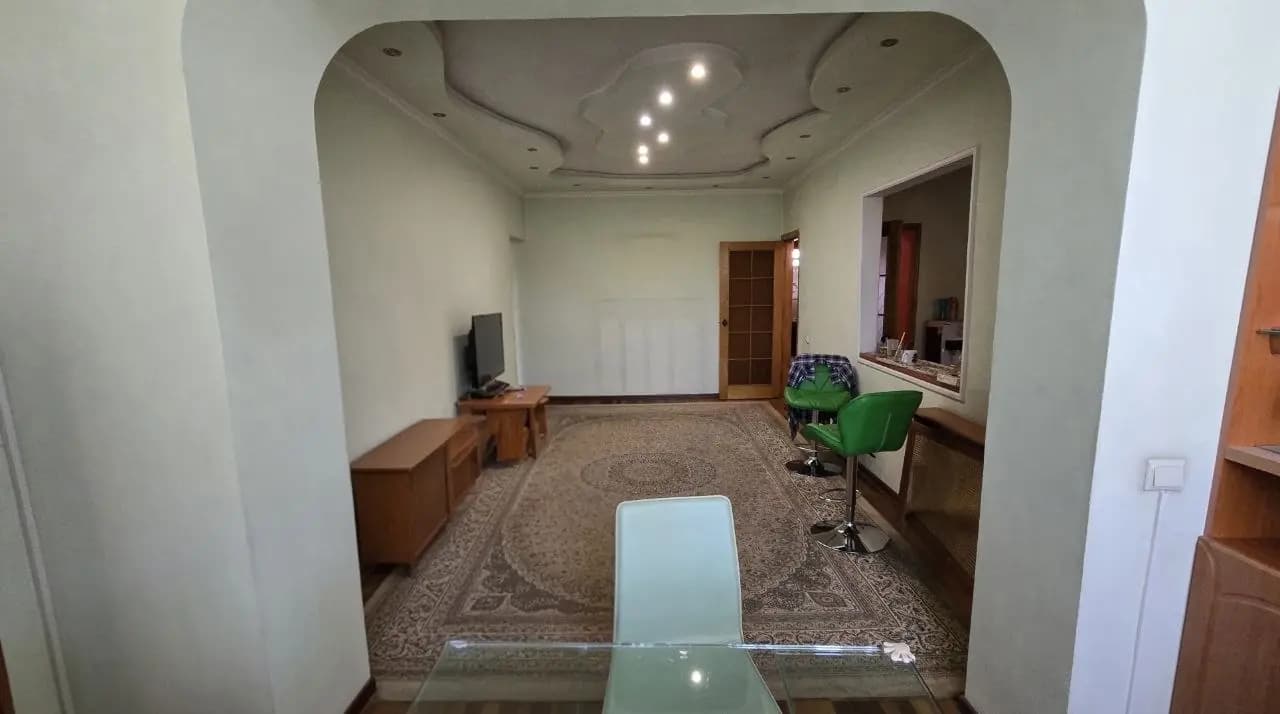 Катта Дархан 4/4/4 среднее состояние кирпич 77 серия 100 кв.м. Ор-р: Музей Плова — 1