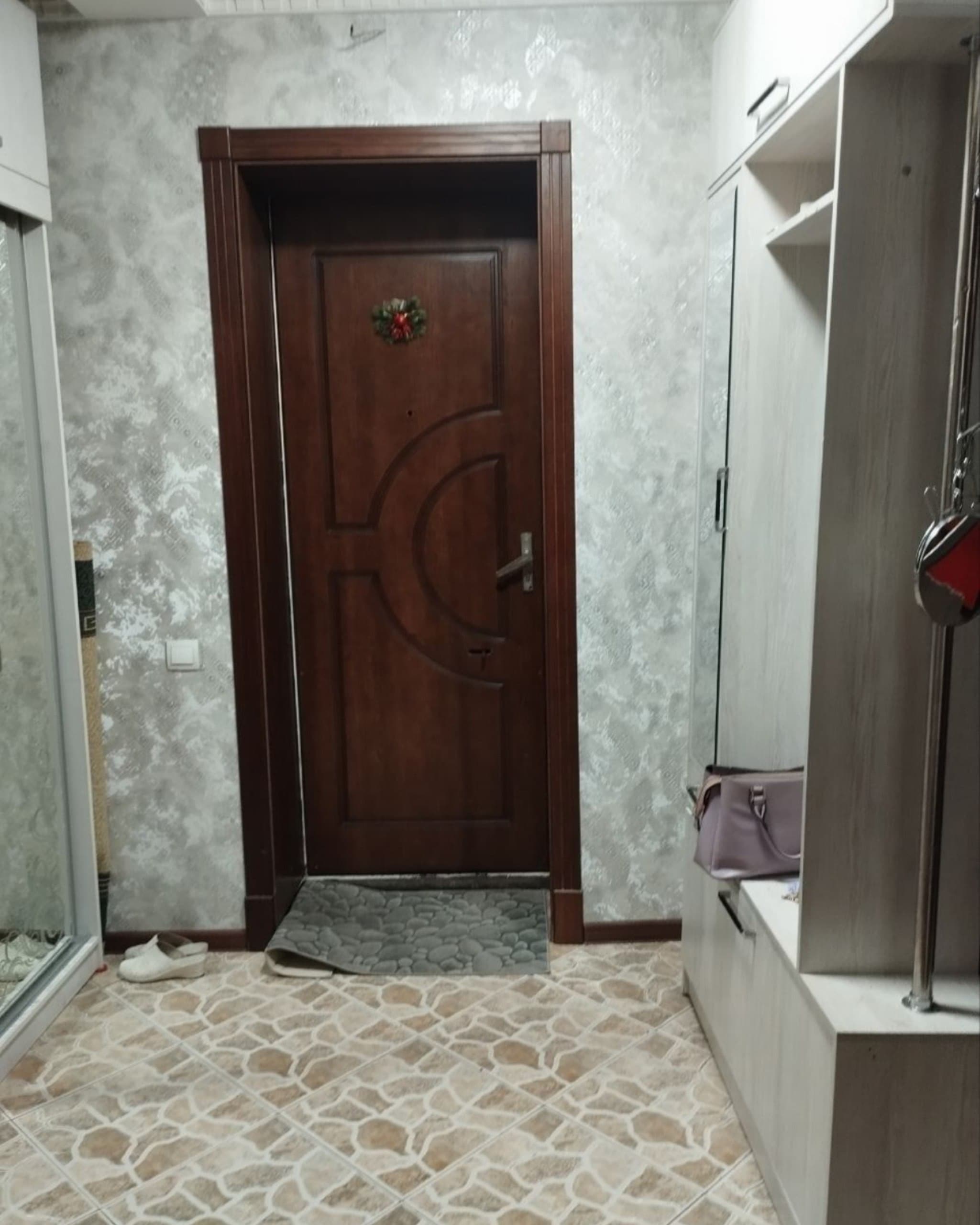 Продаётся Юнусабад 18кв 3/2/4 — 3