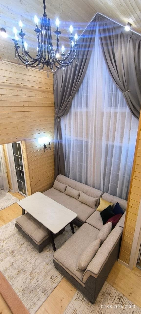 В доме: • просторная гостиная • современная кухня • 3 спальни • гостевая/детская спальня на 4 места • 3 санузла — 6