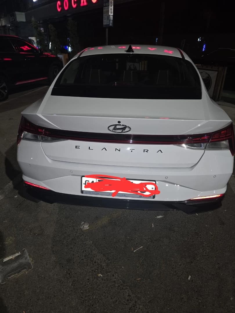Hyundai Elantra 2022 — 2