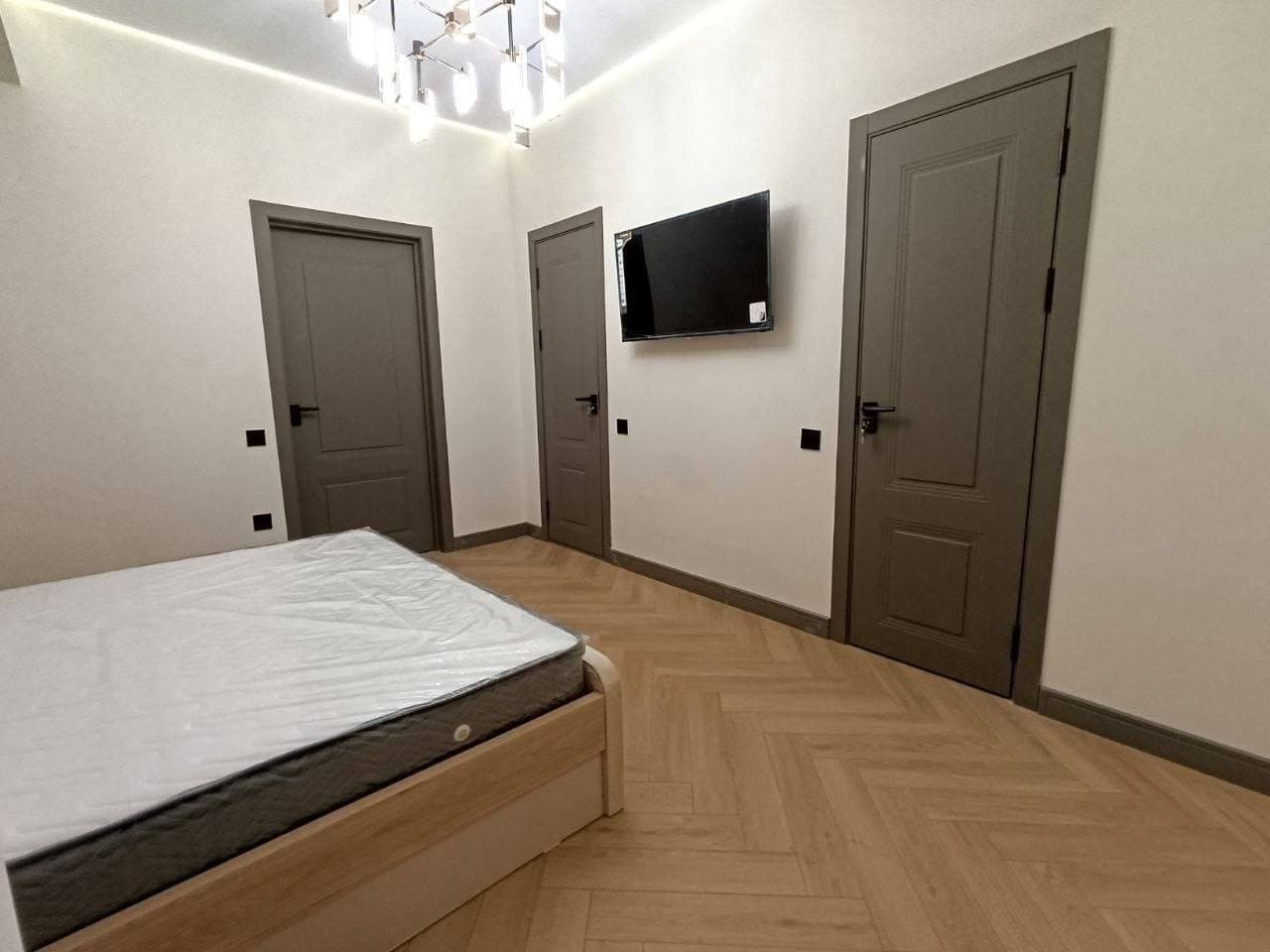 Buyuk Ipak yo’li metrosi yaqinida 3 xona — 5