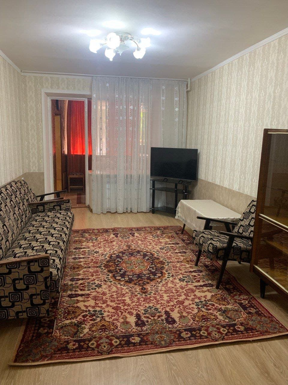 Срочно сдам квартиру Чиланзар 24. 2/1/4 Молодожёнам — 1