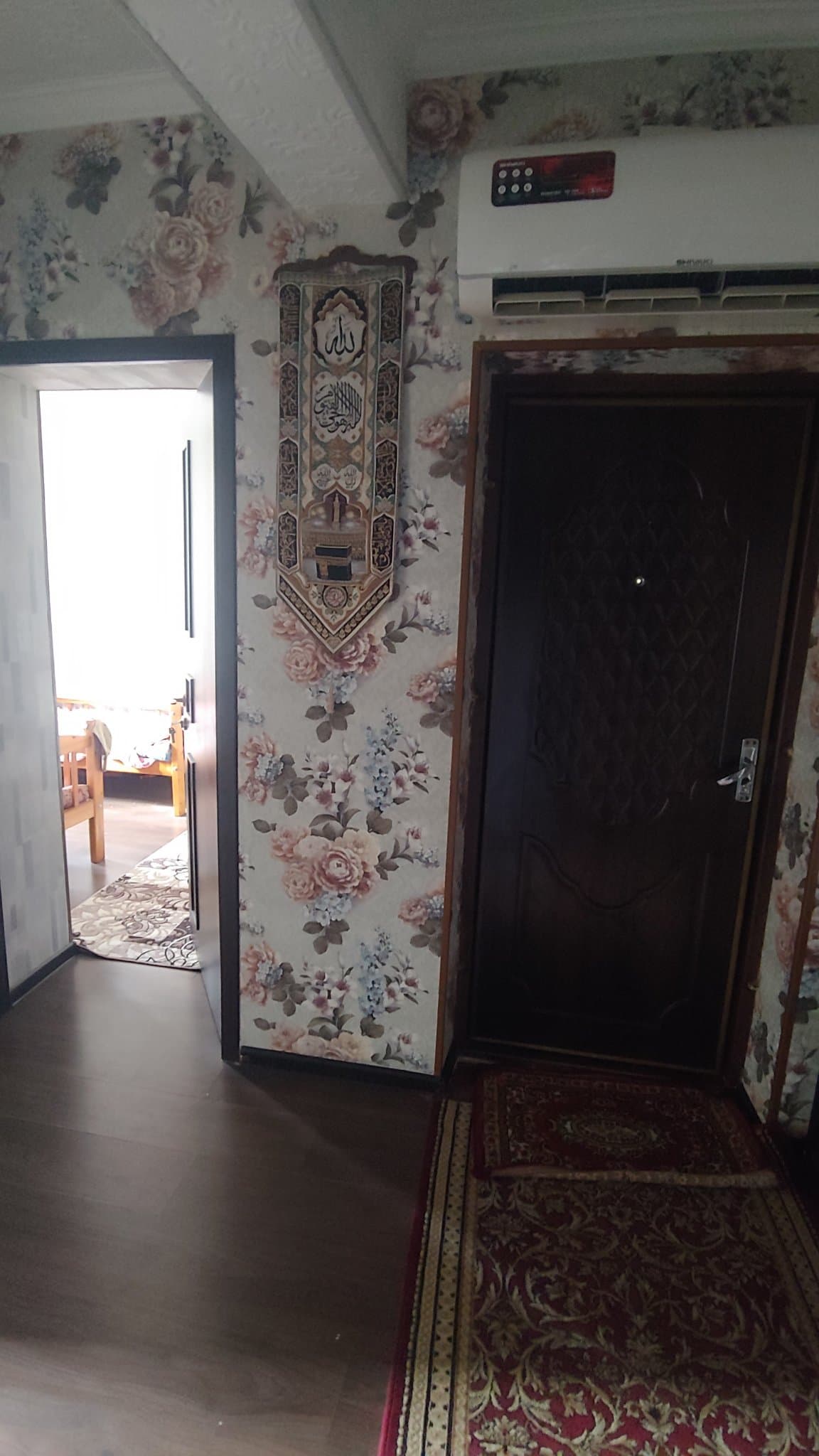 Srochna 3 xonalik kvartira sotiladi. — 4