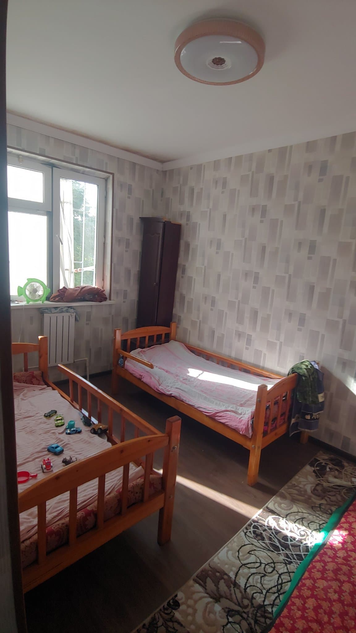 Srochna 3 xonalik kvartira sotiladi. — 6