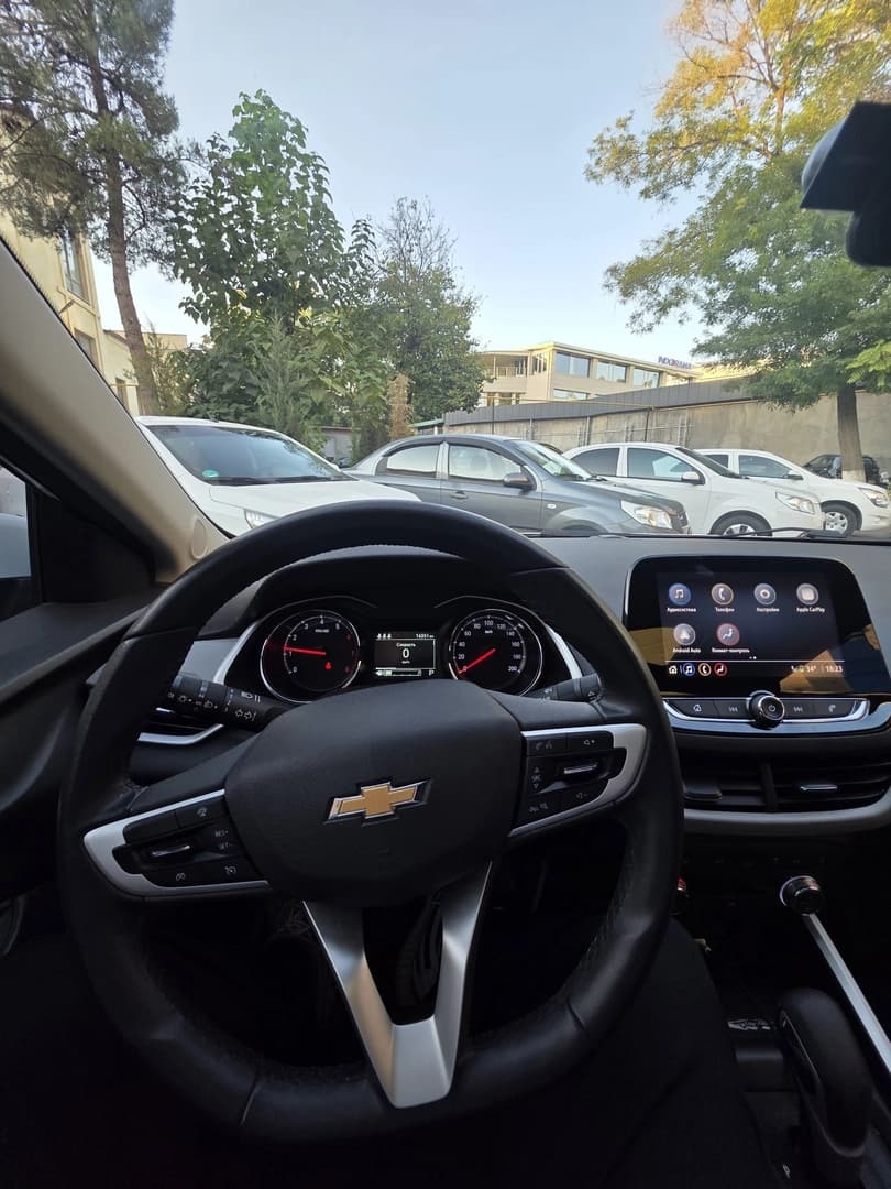Chevrolet Onix 2024 — 2