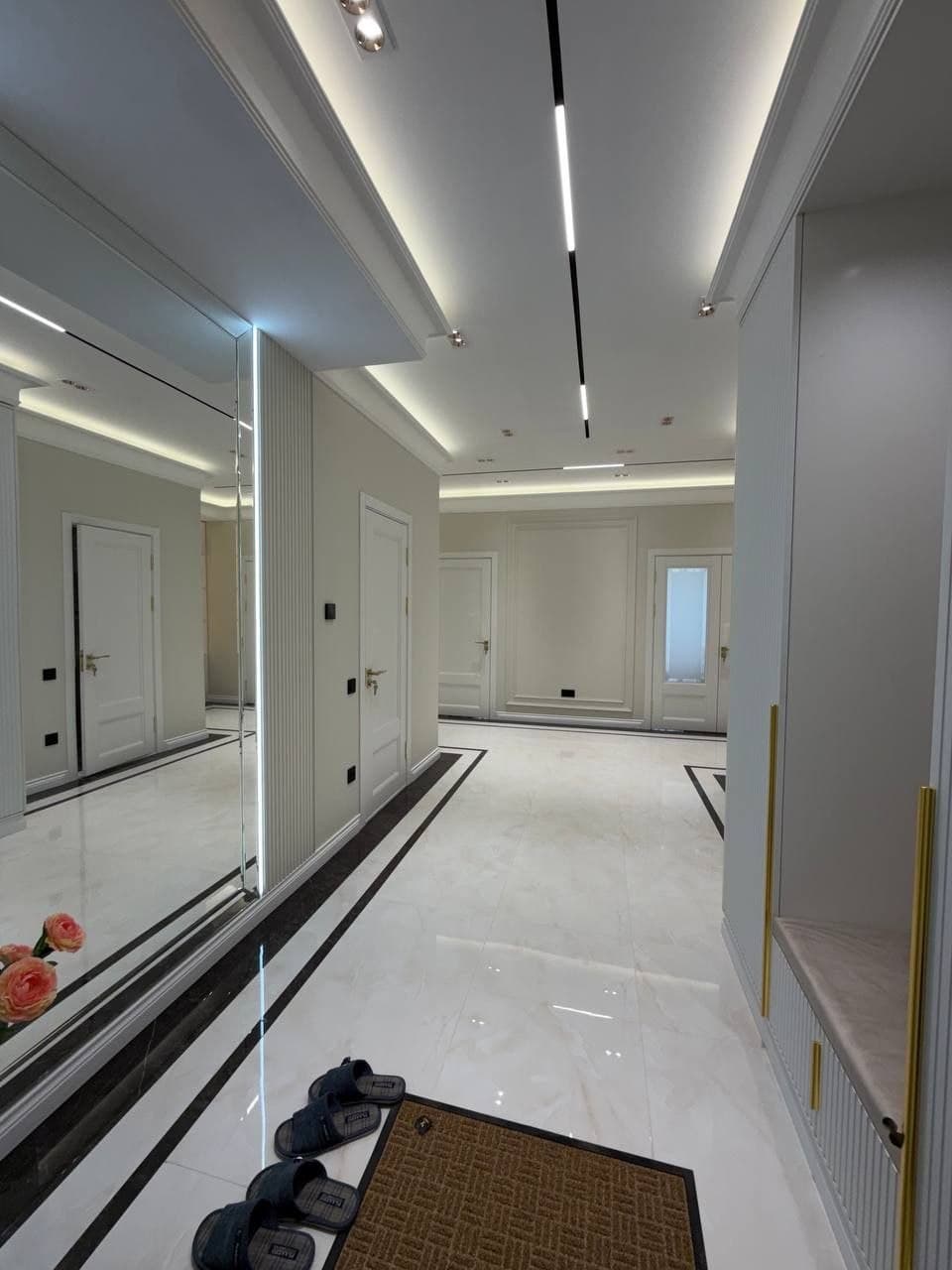 Сити Малл etalon building Шота Руставели 3/3/10 люкс — 2