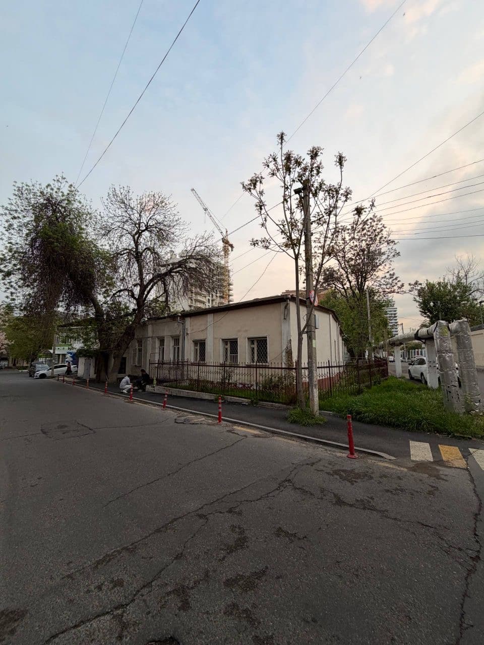 Shaxar markazi Sodiq Azimov kochasida 3,5 sotx hovli uy yer hisobida sotiladi — 1